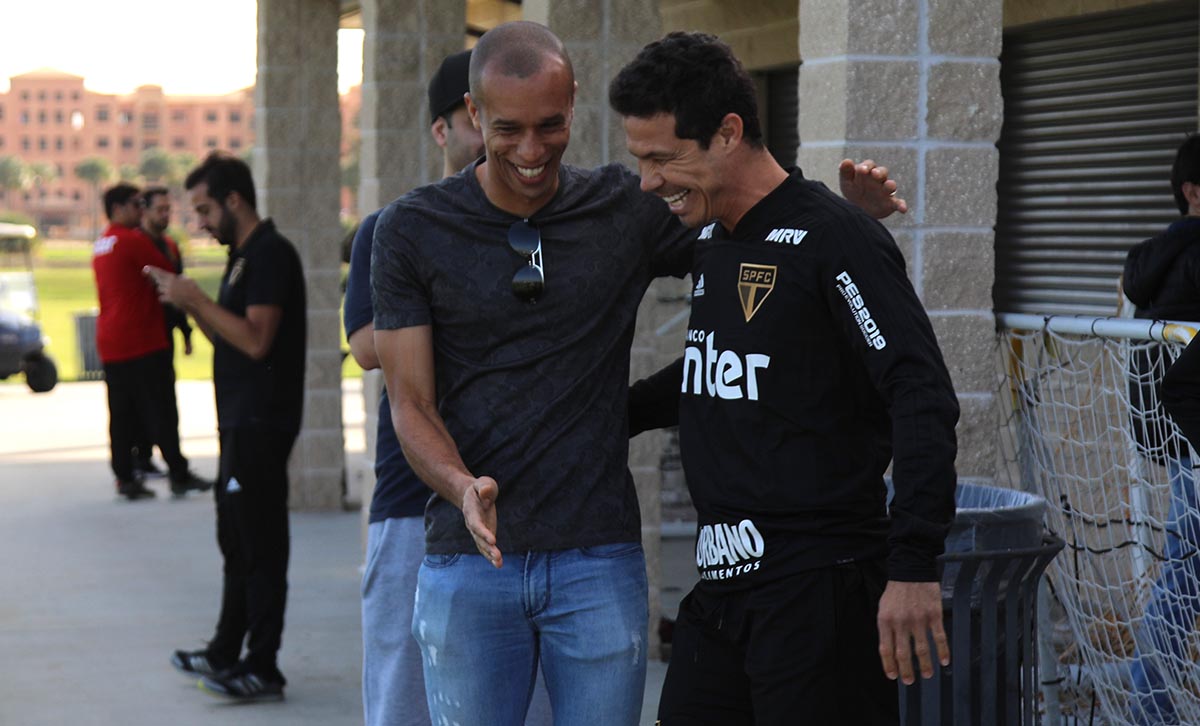 São Paulo recebe visita de Miranda e faz primeiro treino na Flórida