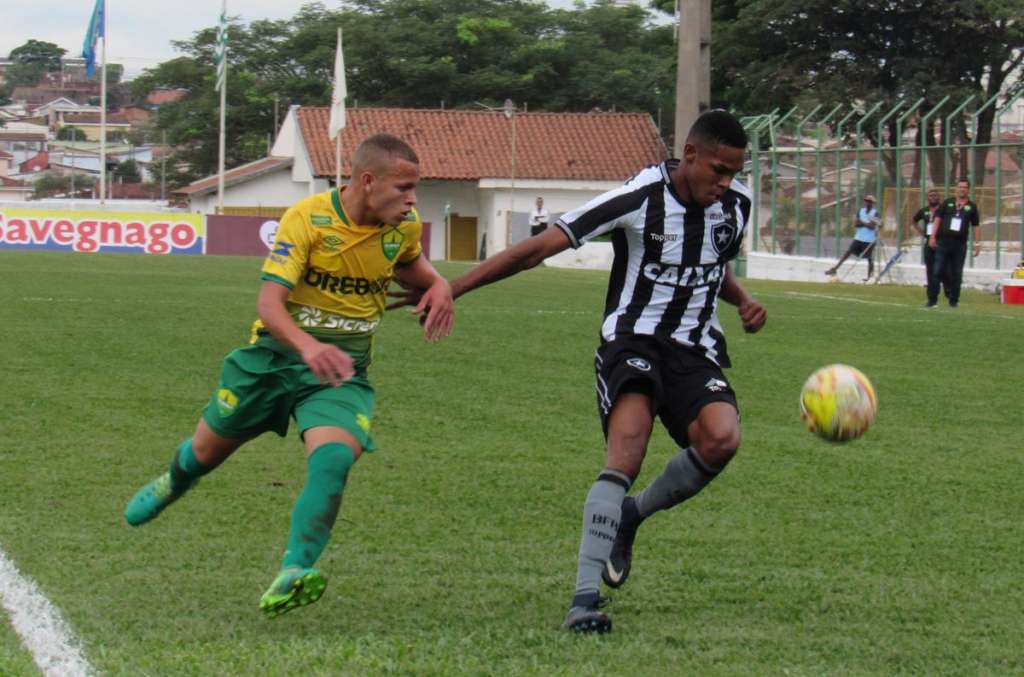 Botafogo vacila e segue sem vencer; Inter garante classificação na Copa SP