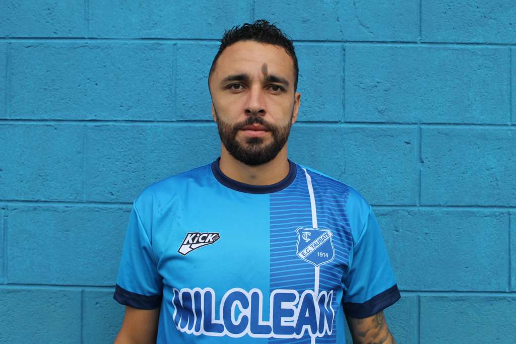 Taubaté assina contrato do atacante Caio Mancha (Foto: Caíque Toledo / EC Taubaté)