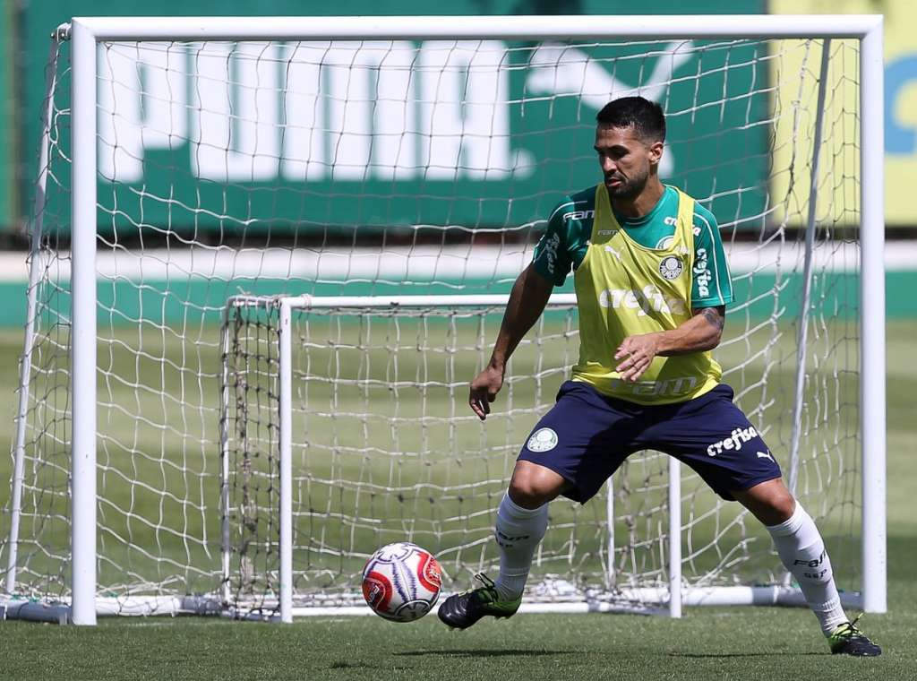 Palmeiras aguarda saídas e terá de fazer cortes em lista para o Estadual