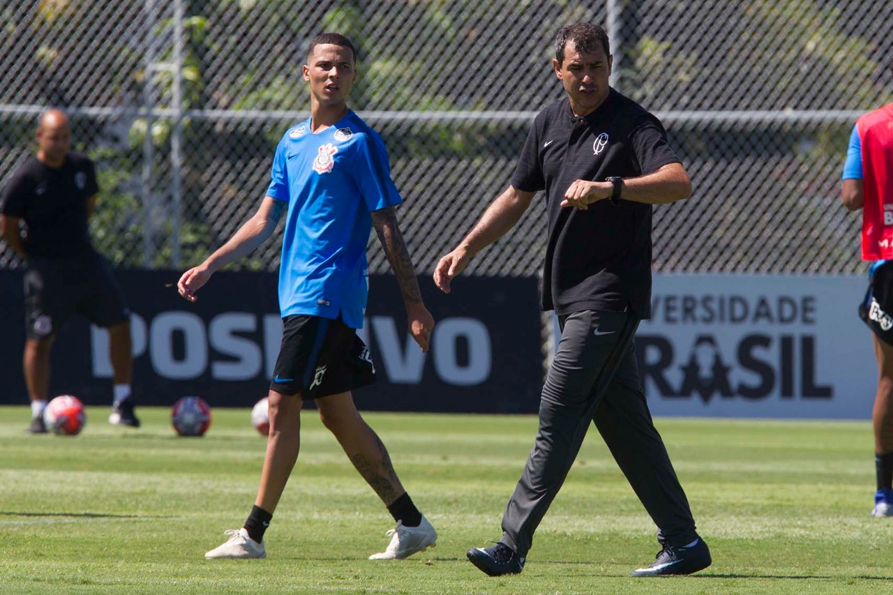 Paulistão: Sem Romero e com Roger no ataque, Carille comanda 1º coletivo no Corinthians