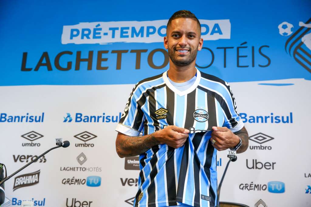 Rômulo se apresenta no Grêmio e sonha em 'dar a volta por cima' na carreira. (Foto: Lucas Uebel/Grêmio)