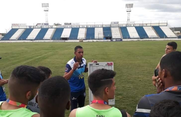 Técnico do Rio Claro exalta elenco após empate diante do Velo Clube