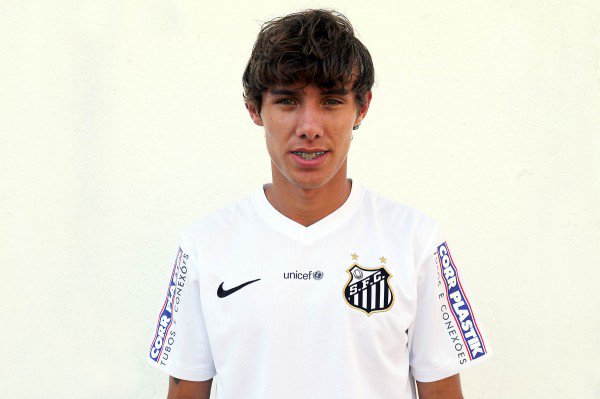 Atacante do Santos é preso em flagrante acusado de agredir a namorada