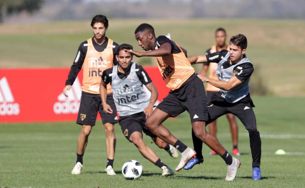 André Jardine mantém suspense sobre nova formação titular do São Paulo