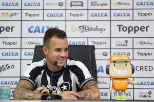 Ferrareis prevê Botafogo na luta por títulos e aposta em 'velocidade' para ajudar