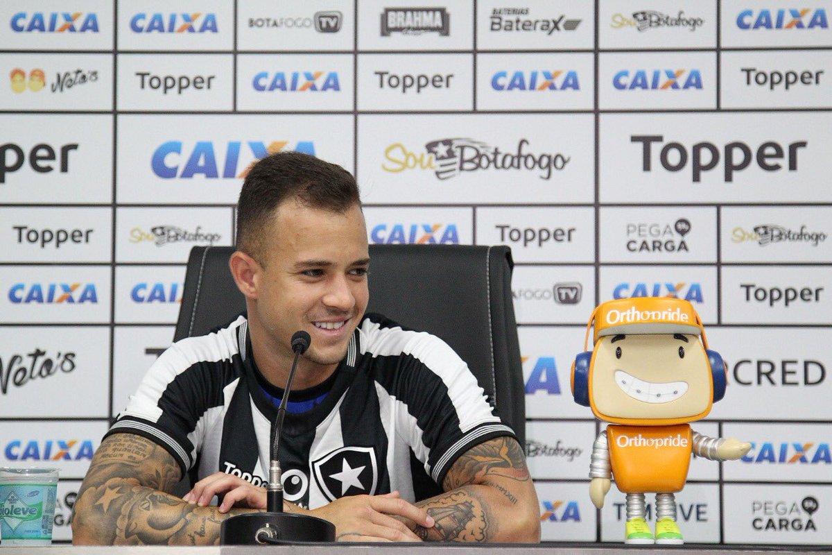 Ferrareis prevê Botafogo na luta por títulos e aposta em ‘velocidade’ para ajudar