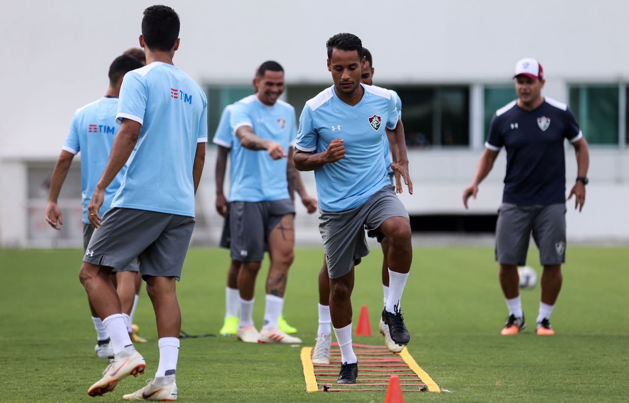 Carioca: Apresentados, Ezequiel e Mateus Gonçalves prometem trabalho por espaço no Flu