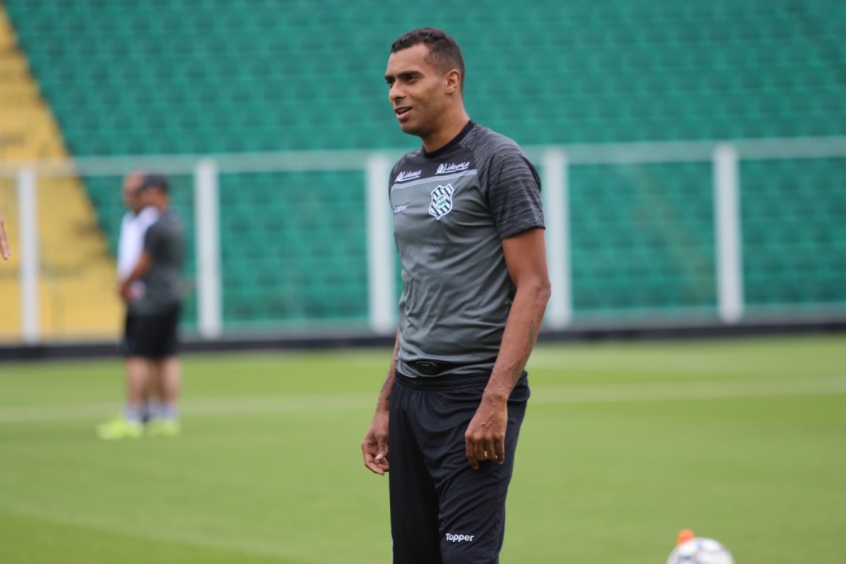 Elton se desliga do Figueirense na Justiça para assinar com o Sport