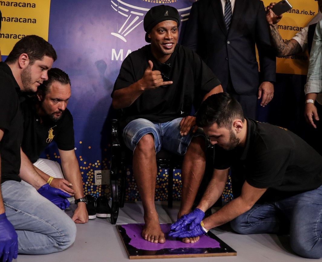 Ex-craque da Seleção é homenageado na Calçada da Fama do Maracanã