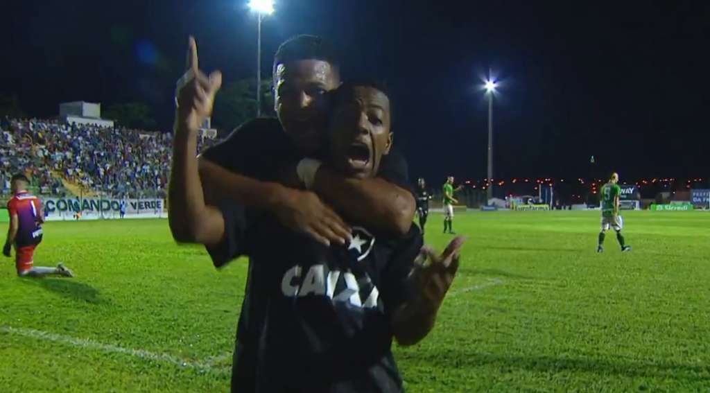 Enio comemora gol que colocou o Botafogo na frente sobre a Francana