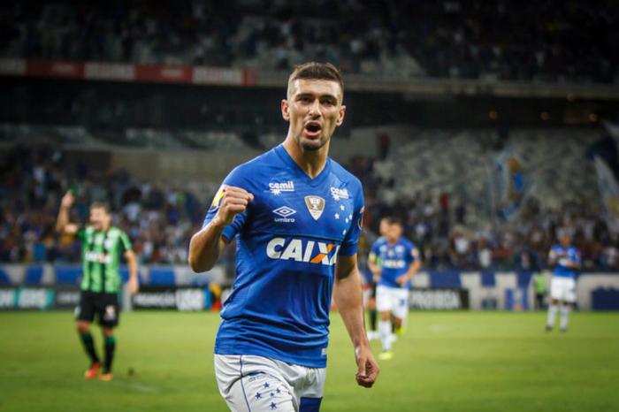 Flamengo acerta contratação do atacante Gabigol e do meia Arrascaeta