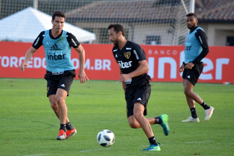 Diego Souza e Nenê devem ser banco na estreia do ‘novo São Paulo’