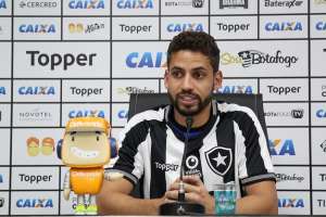 Carioca: Ex-zagueiro do Atlético-MG é apresentado e espera ano positivo no Botafogo