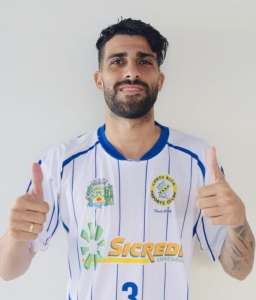 Após trocar futebol por 'trabalho braçal', lateral retoma carreira no Costa Rica-MS