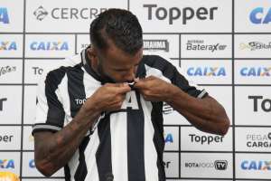 Carioca: Ex-volante do Guarani celebra chegada ao Botafogo: 