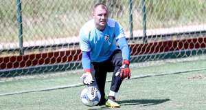 Agenor aposta em jogo com os pés para ganhar confiança de Fernando Diniz no Flu