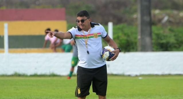 Flávio Araújo acerta Sampaio para estreia na Copa do Nordeste (Foto: Elias Auê)