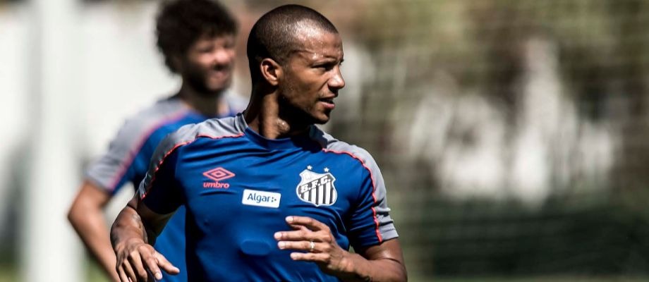 Uruguaio Carlos Sánchez encara o amistoso contra Corinthians como um jogo oficial