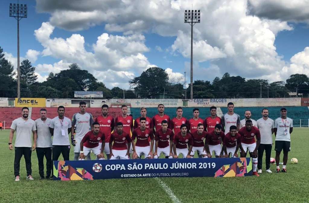 Internacional sofre mas avança nos pênaltis e Ponte Preta está eliminada da Copa SP