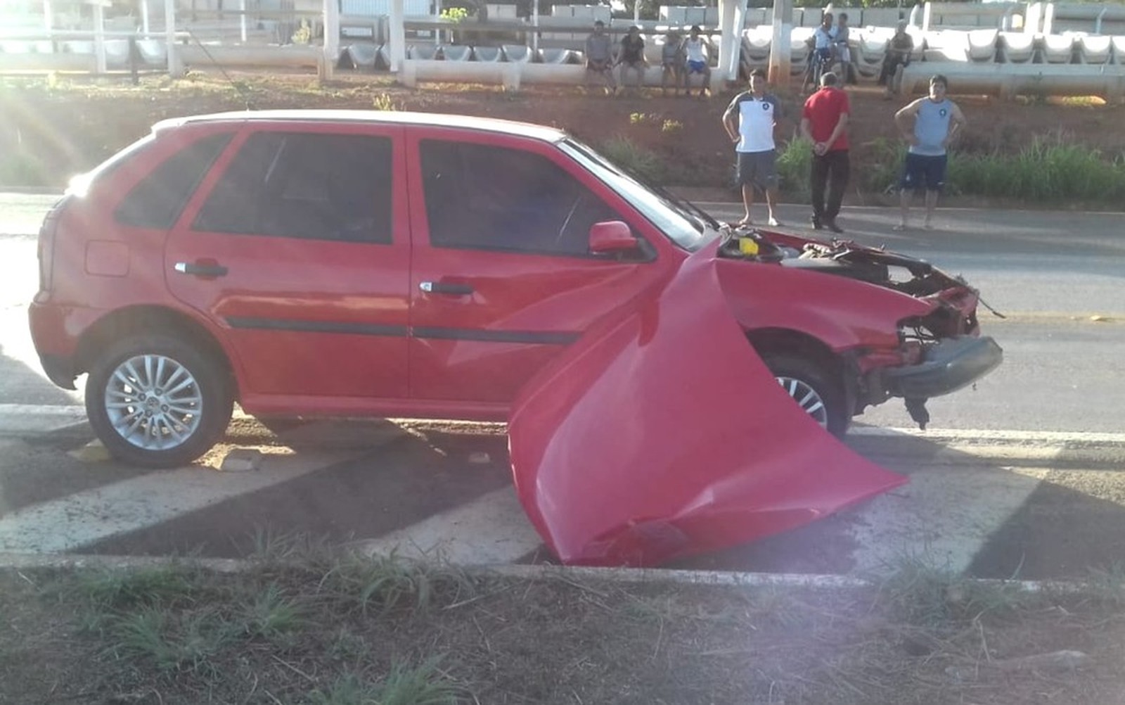 Motorista bêbado causa acidente com ônibus de time da Copa São Paulo