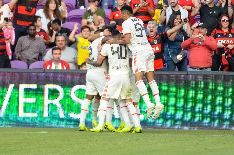 Jogadores do Flamengo comemoram o gol marcado pelo jovem Jean Lucas (Foto: Alexandre Vidal/Flamengo)