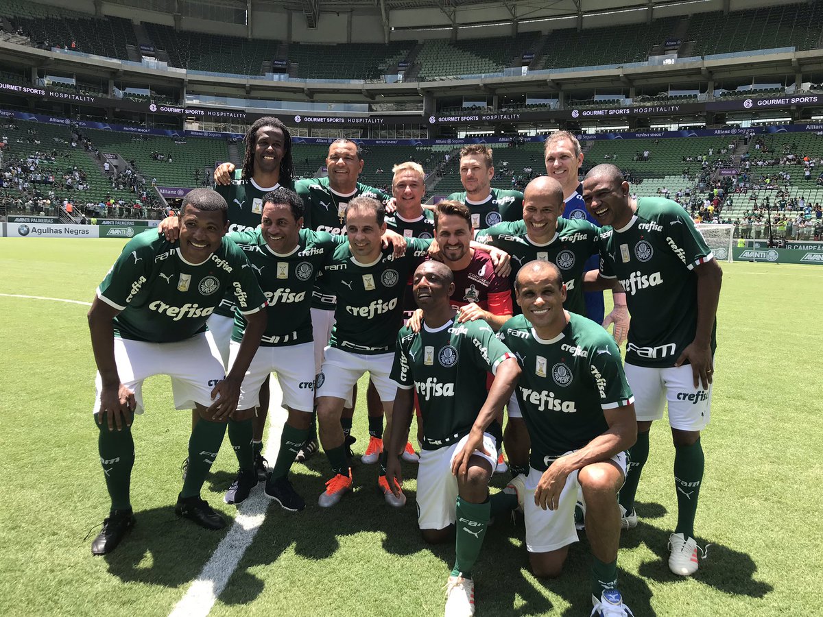 Zé Roberto se despede do futebol em amistoso com craques e ídolos palmeirenses