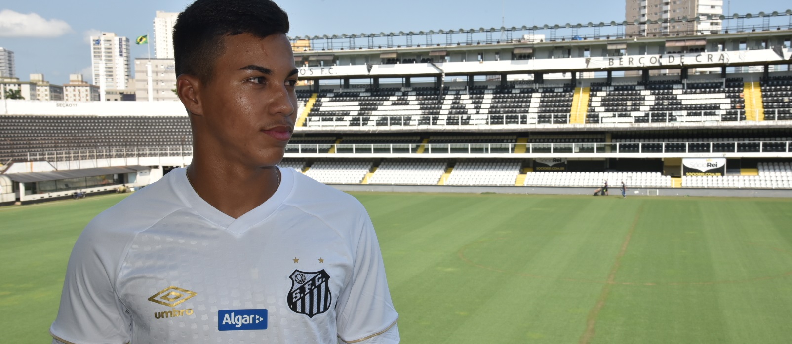 Após assinar contrato com o Santos, Kaio Jorge sonha em ser eternizado em muro