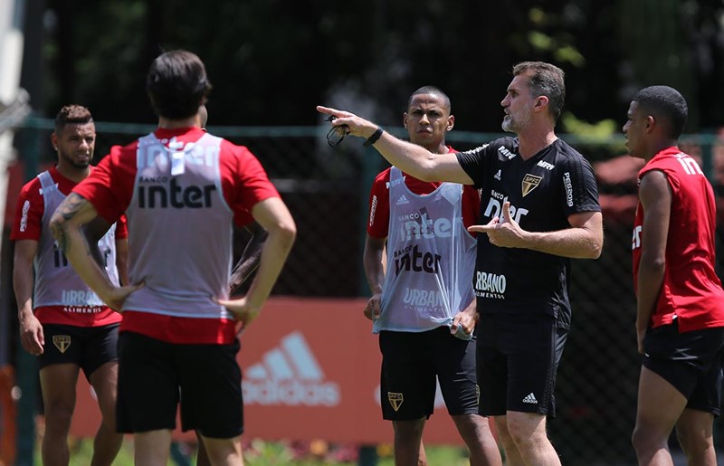 Mancini elogia garotos da base e mudança na ‘alma’ do São Paulo