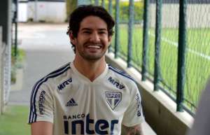 Pretendido por rivais, atacante explica escolha pelo São Paulo: 