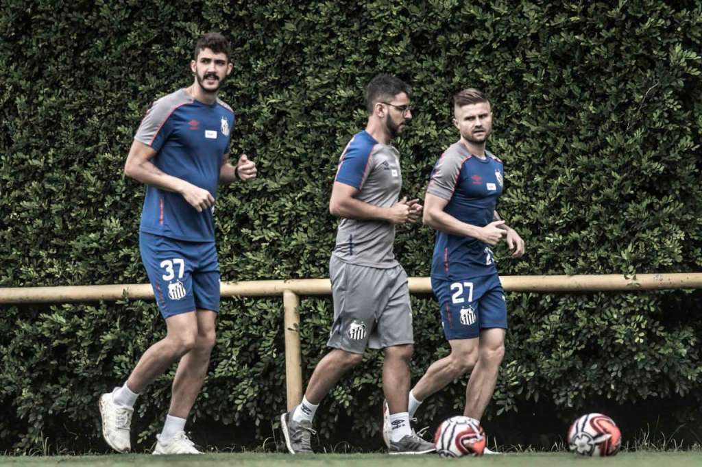 Em recuperação, Gustavo Henrique e Sasha fazem trabalho a parte no Santos
