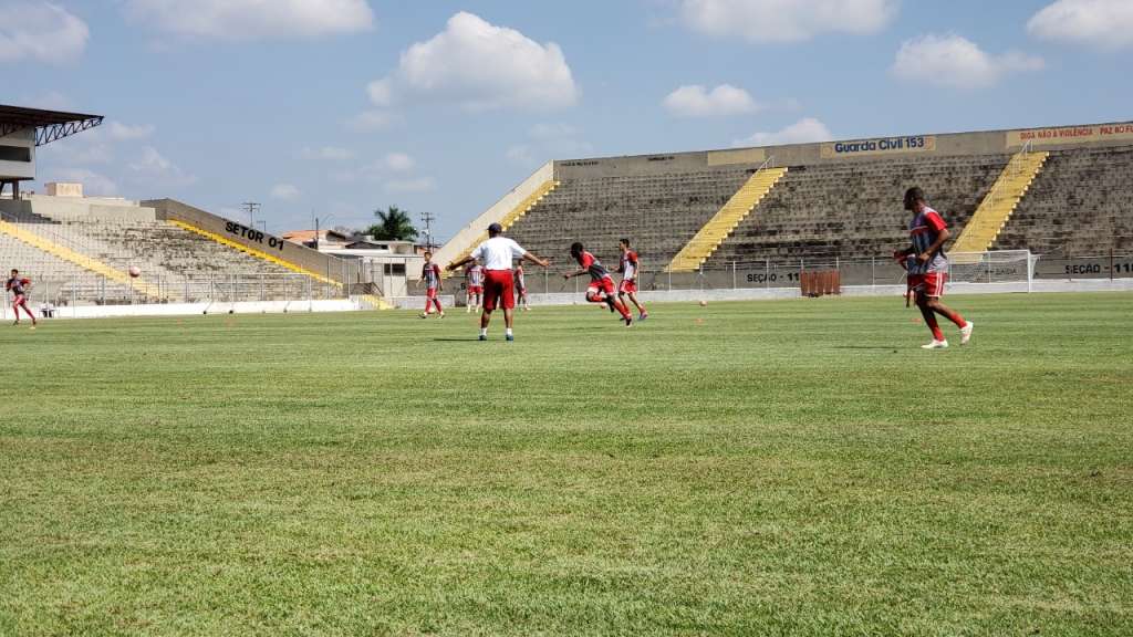 Para se manter na vice-liderança, Capivariano recebe o eliminado Olímpia (Foto: Tonny Machado/Raízes FM)