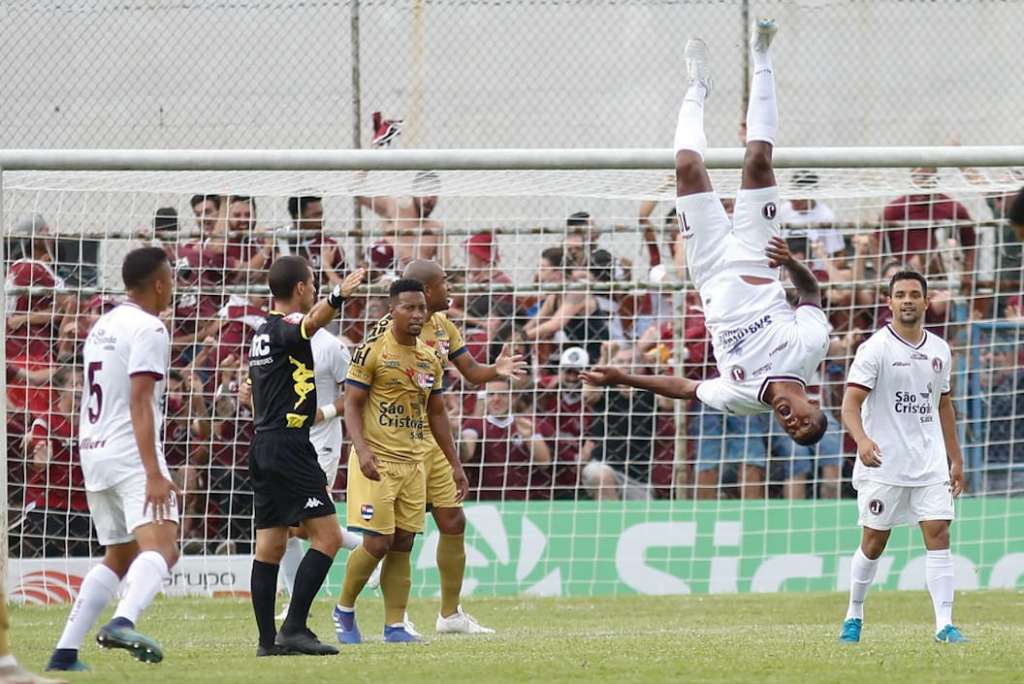 Jogadores da Juventus comemoram um dos gols marcados na vitória sobre o Nacional (Foto: Ale Vianna/Nacional)