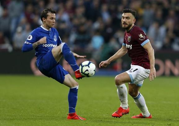 Bernard fez seu primeiro gol pelo Everton
