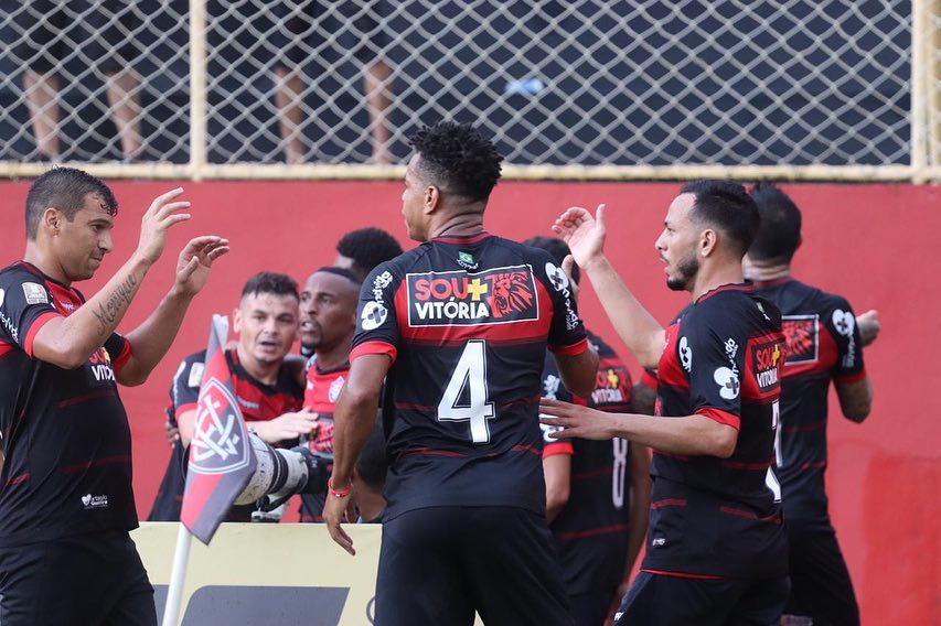 COPA DO NORDESTE: Bahia toma gol do meio-campo e Vitória avança sem vencer nenhuma
