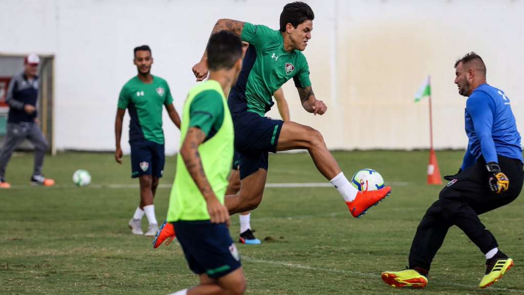 Após sete meses, Pedro é liberado e volta a treinar com bola no Fluminense