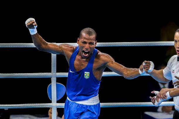 Esquiva Falcão e Robson Conceição lutam para reerguer o boxe brasileiro