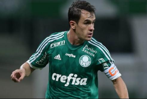 Série B: Botafogo-SP confirma lateral campeão da Copa do Brasil 2015 pelo Palmeiras