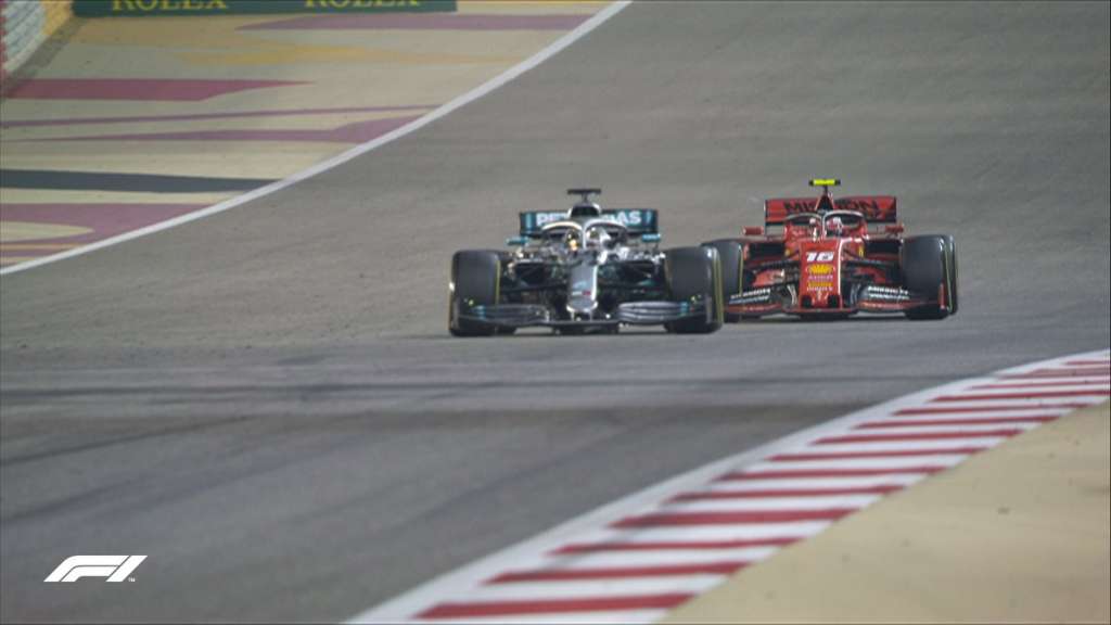 Vettel erra, Leclerc sofre com falha no motor e Hamilton vence GP do Bahrein