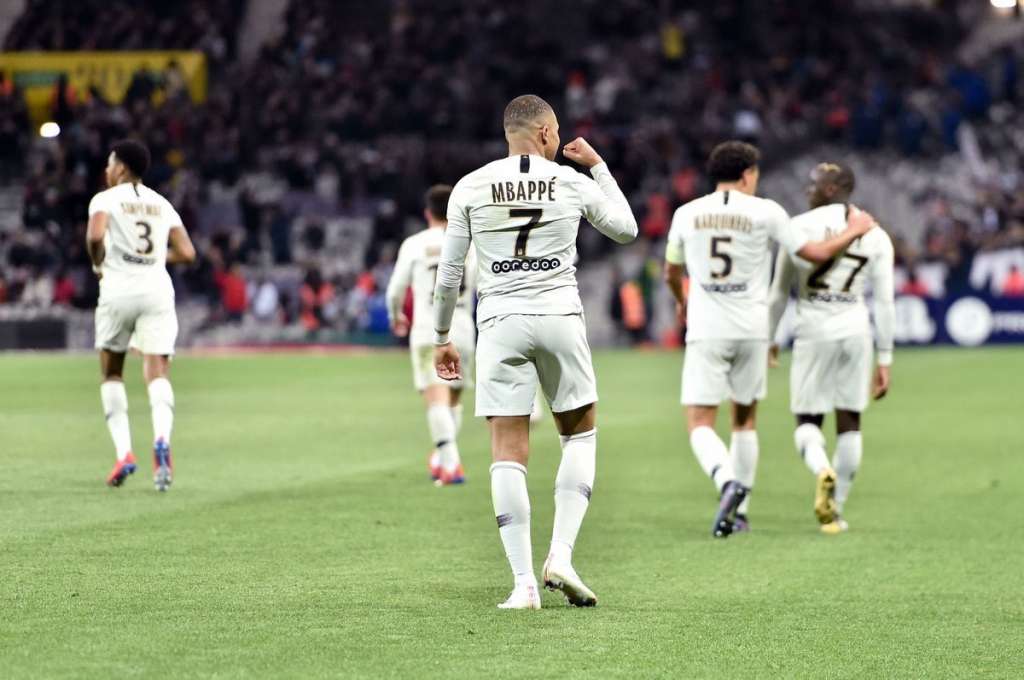 Mbappé resolve fora de casa e PSG sustenta vantagem de 20 pontos no Francês