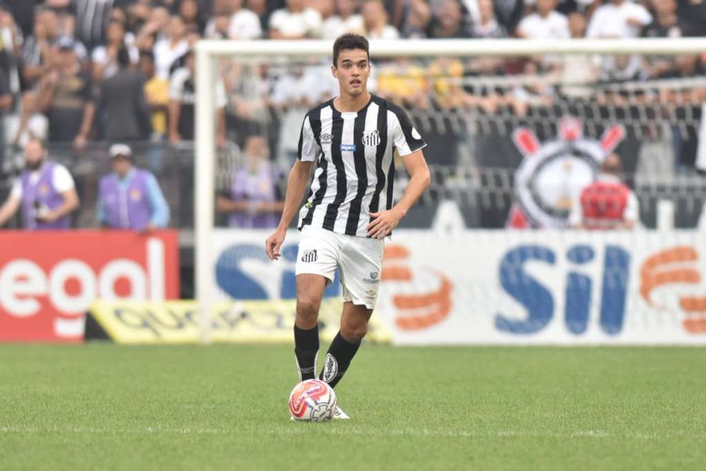 Aguilar passa bem após choque de cabeça e Avelar diz não lembrar de lance