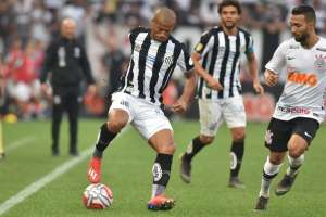 Após revés, Sampaoli pensa em alternativas para 'mudar a história' no Pacaembu