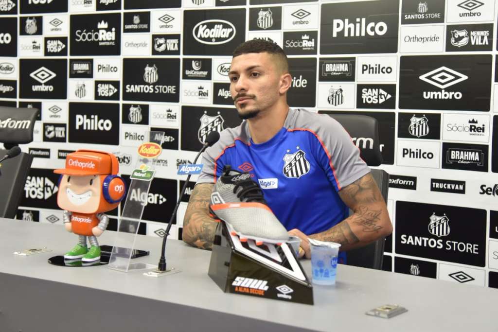 Alison aponta Santos concentrado em Goiânia antes de duelo contra o Corinthians