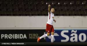 Santos encerra novela e contrata volante destaque do Red Bull Brasil