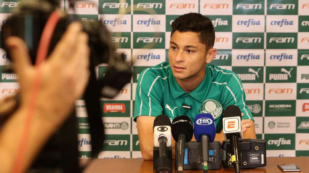 O lateral-esquerdo Diogo Barbosa acredita que o elenco do Palmeiras está mais 