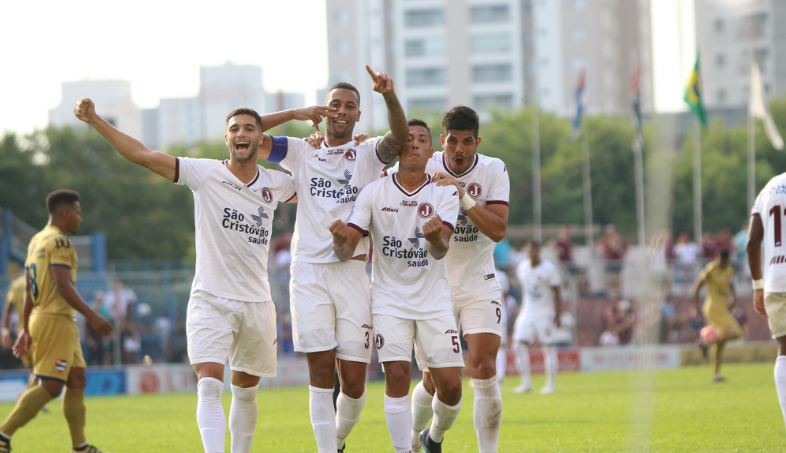 Lucas Rocha (com a faixa) marcou dois gols no JuveNal. (Foto: Marcelo Germano / Juventus)