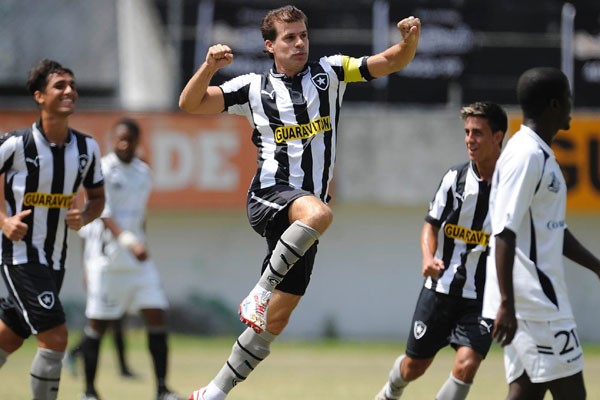 Túlio Maravilha é adorado pelos botafoguenses