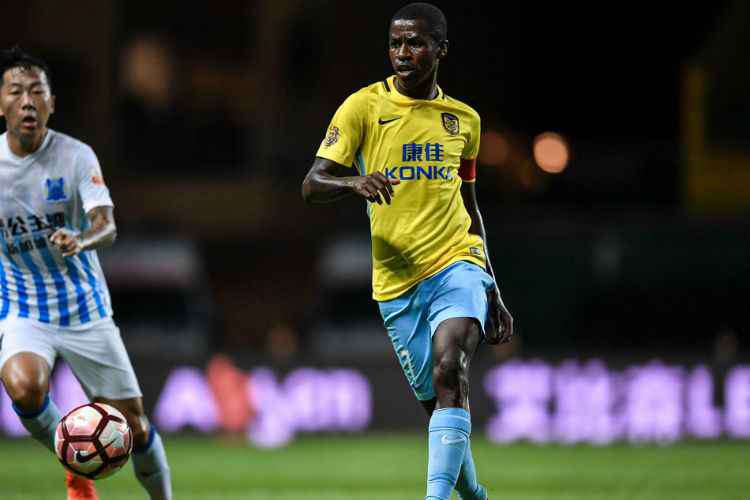 Ramires joga atualmente no futebol chinês