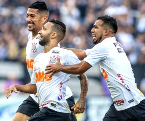 Clayson fez um golaço e importante ao Timão