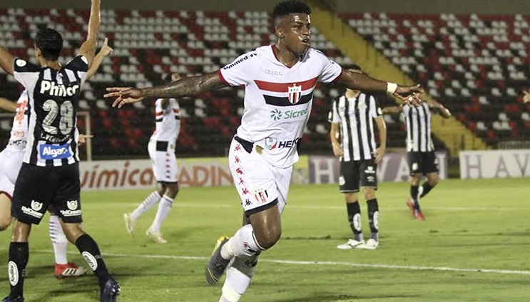 Botafogo-SP renova com ex-atacante do Vasco para Série B